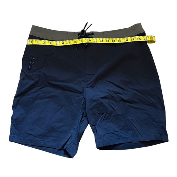 J. Crew Men's Board Shorts, Size 35 - Picture 3 of 8